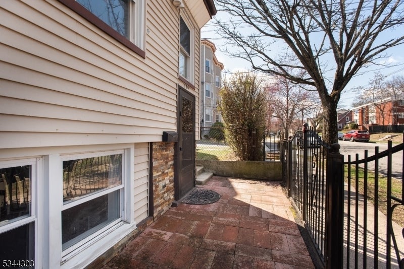Photo of Listing #3952874