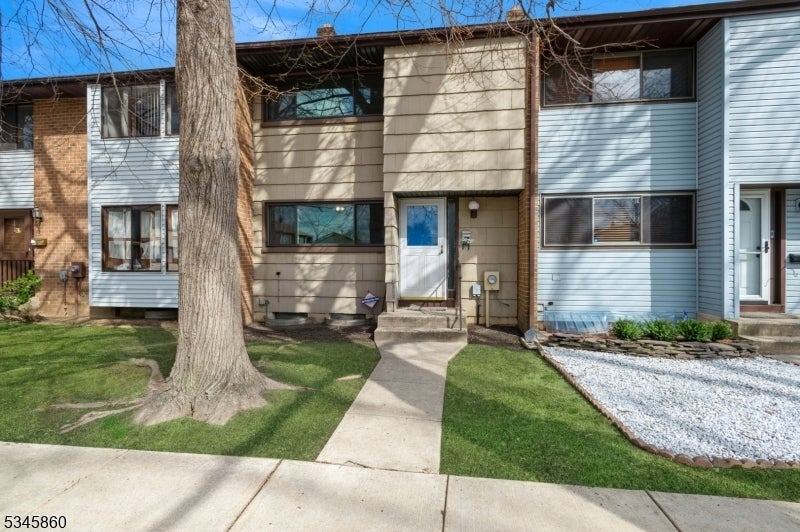Photo of Listing #3953302
