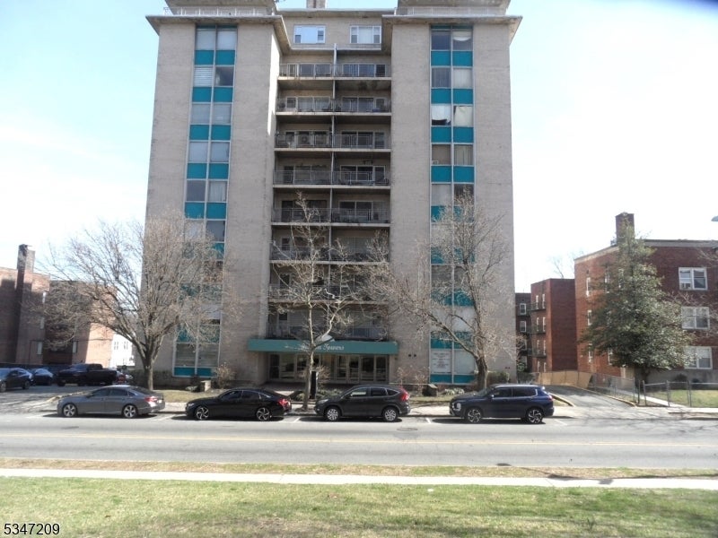 Photo of Listing #3953591