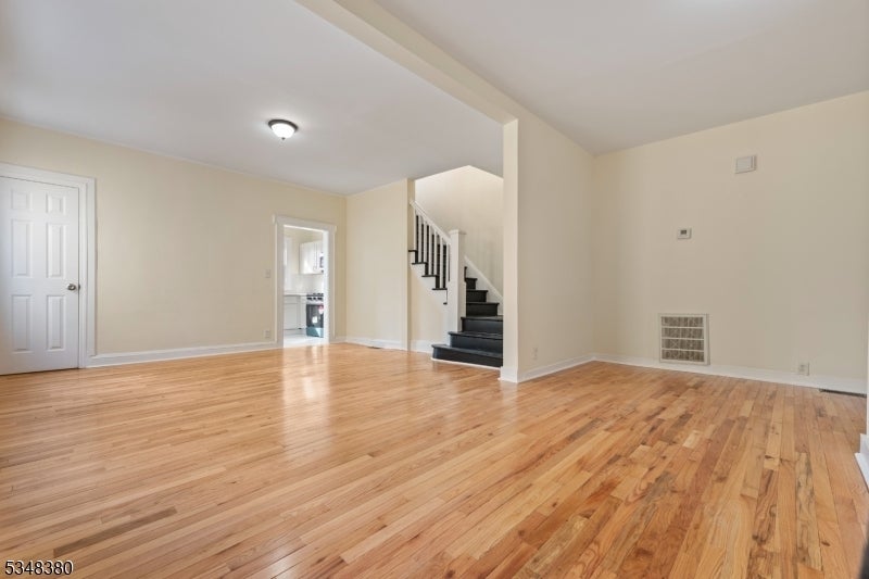 Photo of Listing #3954560