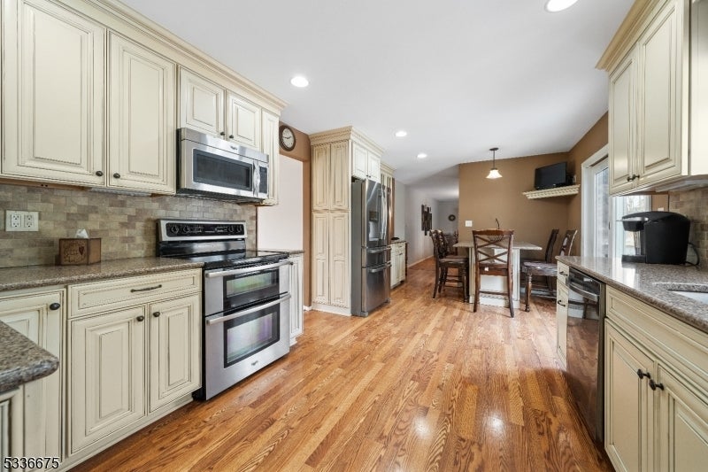 Photo of Listing #3954668