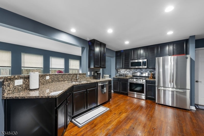 Photo of Listing #3955541