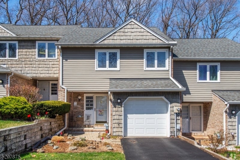 Photo of Listing #3955916