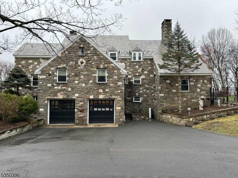 Photo of Listing #3956464