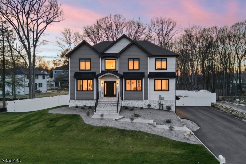 Photo of Listing #3956850