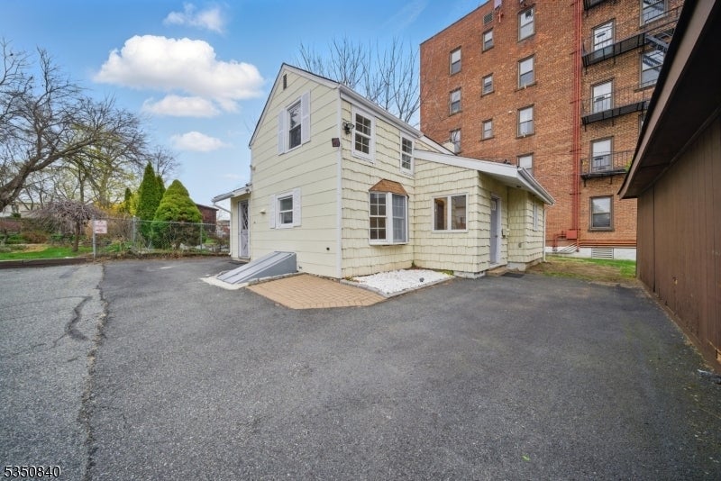 Photo of Listing #3957082