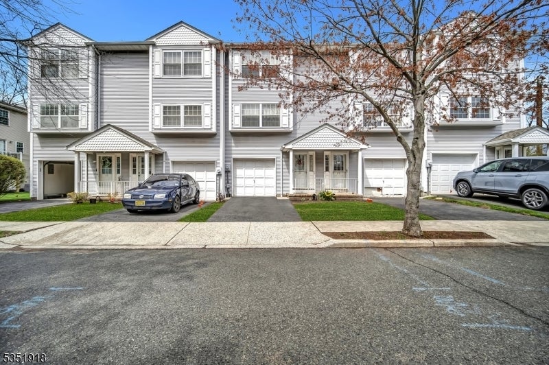 Photo of Listing #3957526