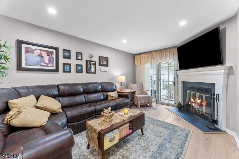 Photo of Listing #3957951