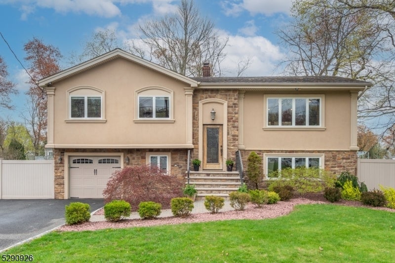 Photo of Listing #3958297