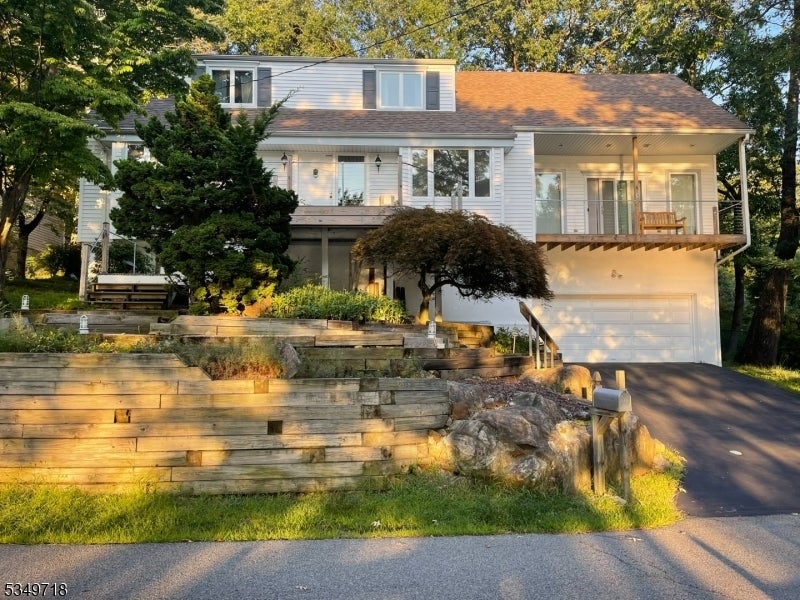 Photo of Listing #3958305