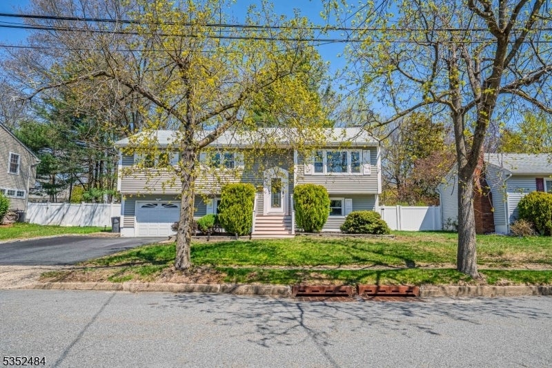 Photo of Listing #3958327