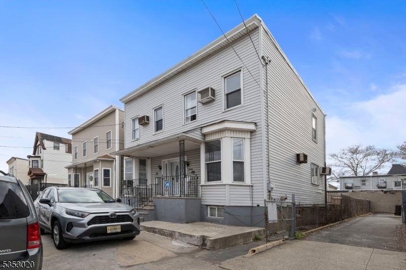 Photo of Listing #3958522