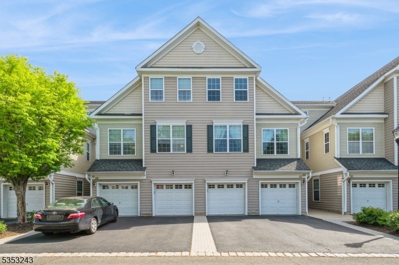 Photo of Listing #3958769