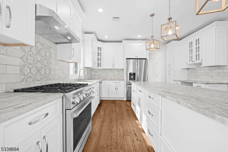 Photo of Listing #3958913