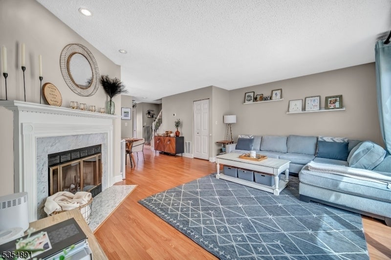 Photo of Listing #3960292