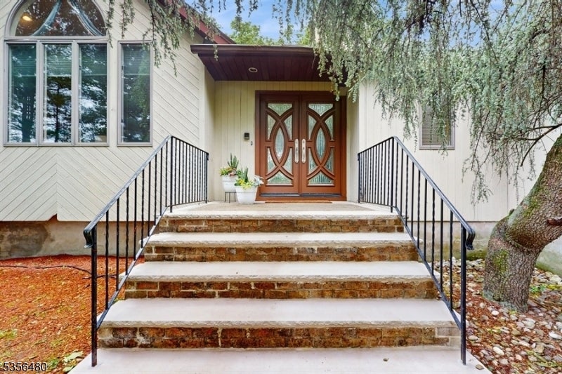 67 Westview Road, Wayne Twp.