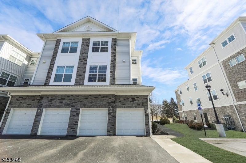Photo of Listing #3963505