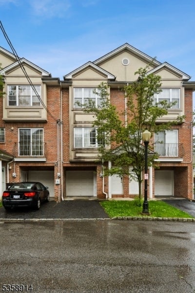 Photo of Listing #3963918