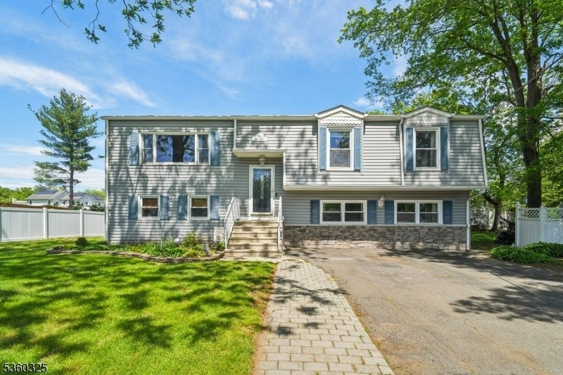 Photo of Listing #3965697