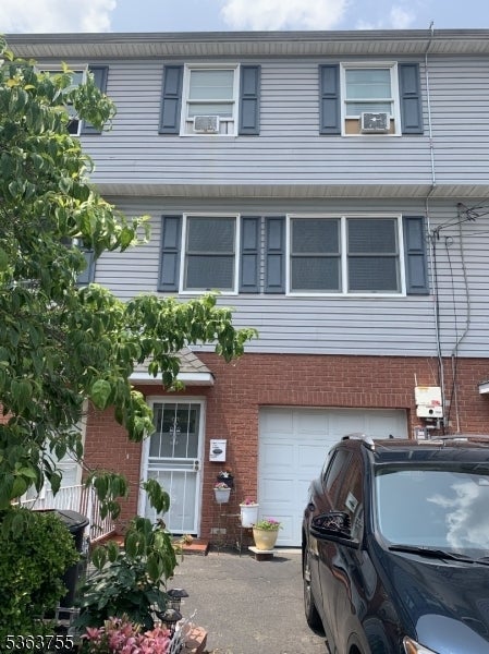 Photo of Listing #3968302