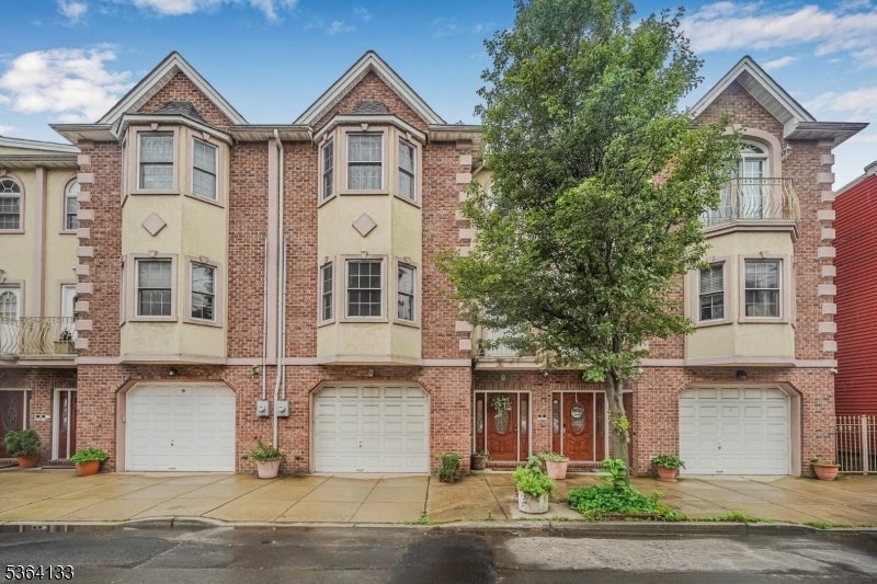 Photo of Listing #3969566