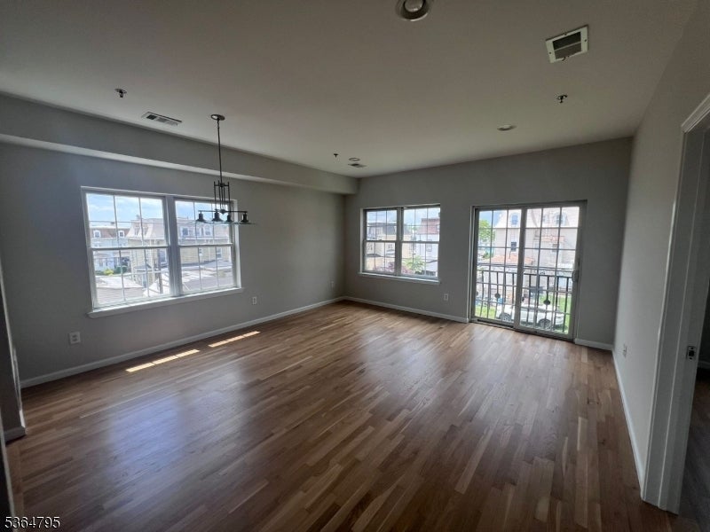 Photo of Listing #3970612