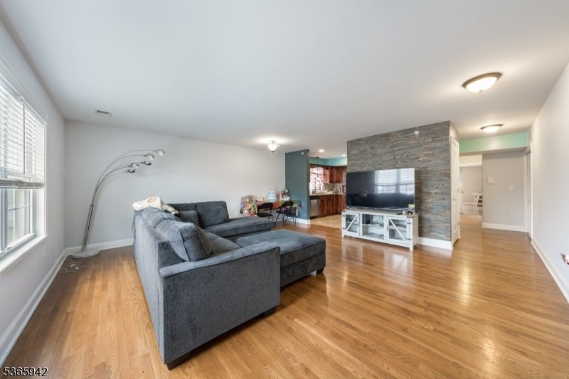 Photo of Listing #3971061