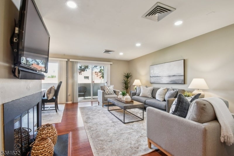Photo of Listing #3971241