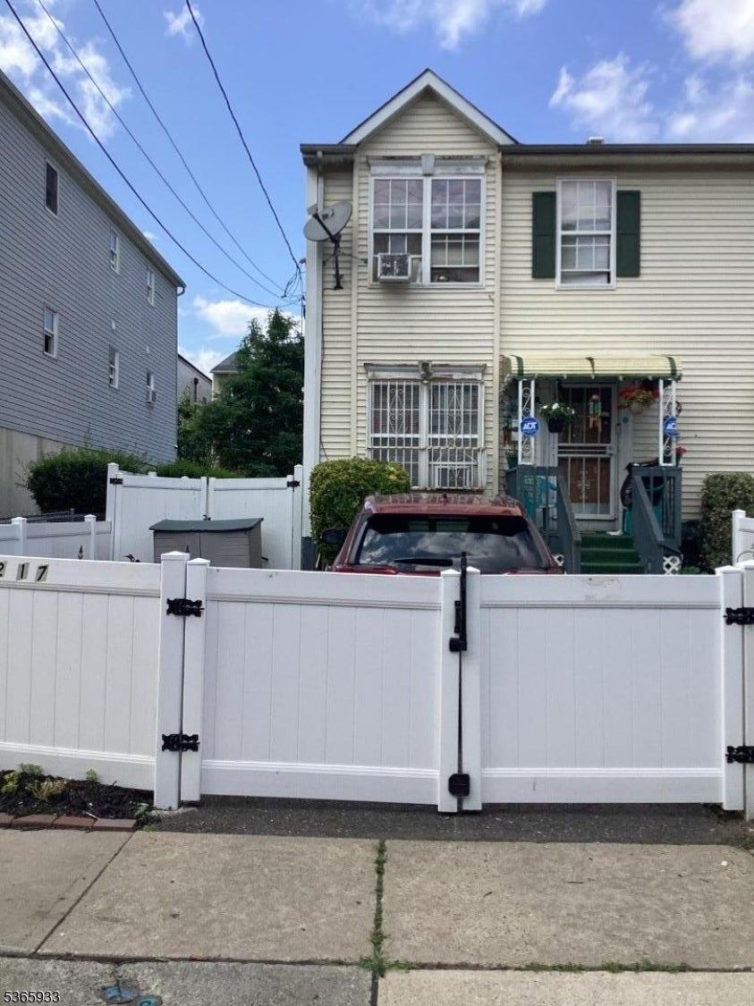 Photo of Listing #3971858