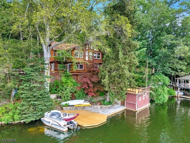 Photo of Listing #3972219