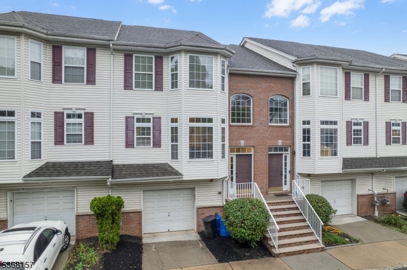 Photo of Listing #3972527