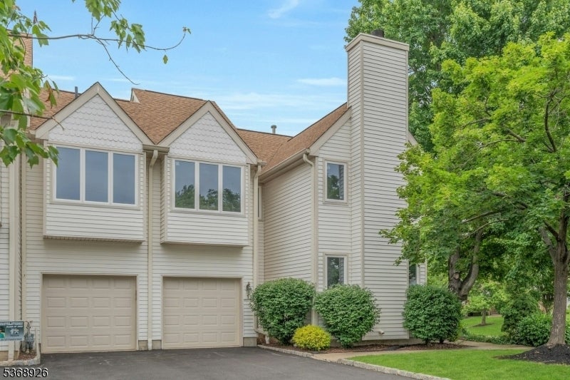 Photo of Listing #3972877