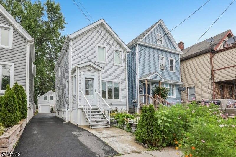 Photo of Listing #3972878