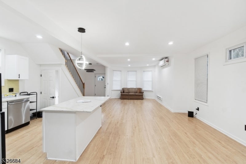 Photo of Listing #3973120