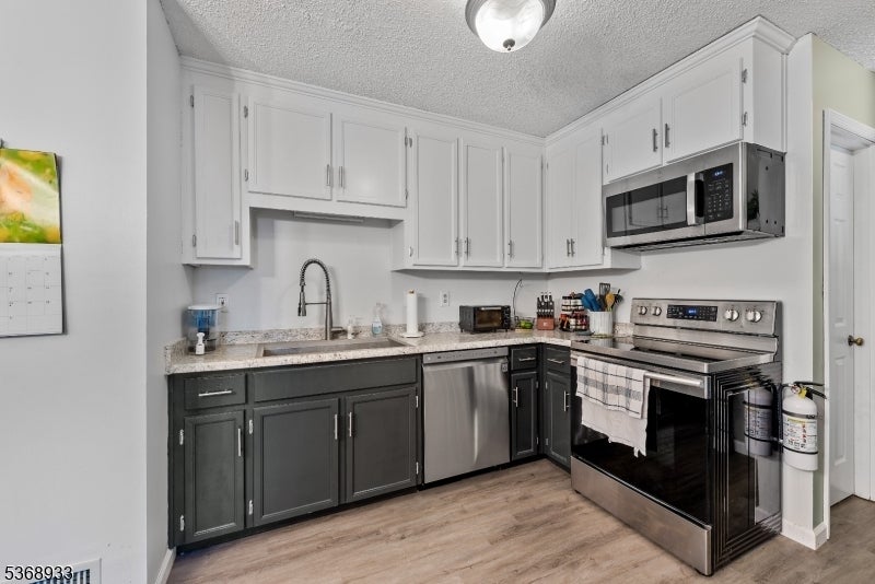 Photo of Listing #3974000