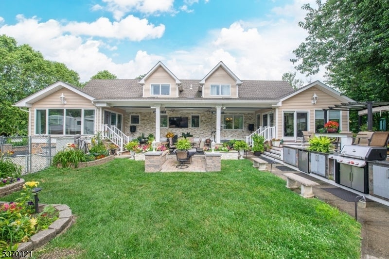 Photo of Listing #3974052