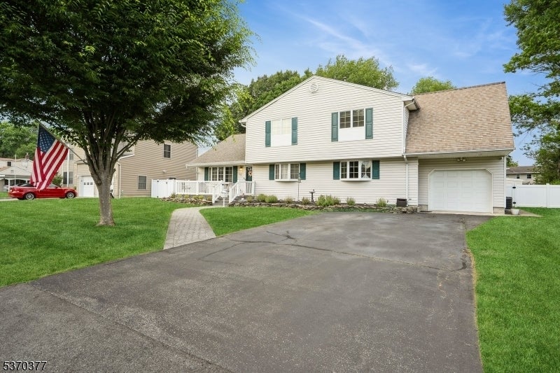 Photo of Listing #3974117
