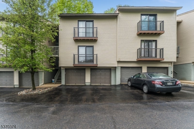 Photo of Listing #3974200