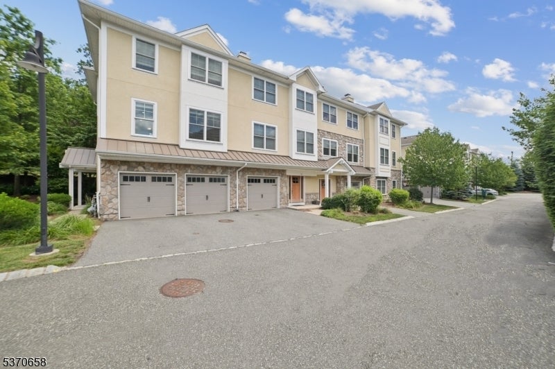 Photo of Listing #3974738