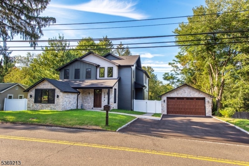 Photo of Listing #3974856