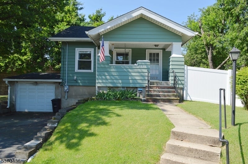 Photo of Listing #3974885
