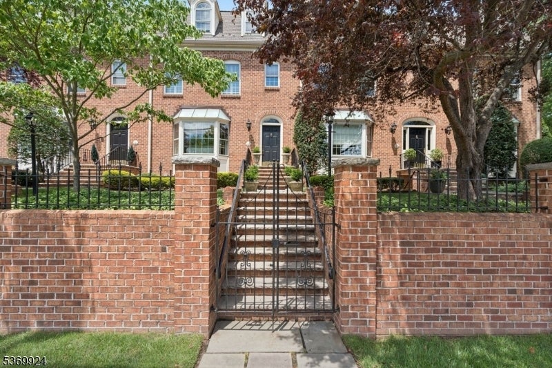 Photo of Listing #3974945