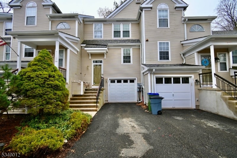 Photo of Listing #3975919