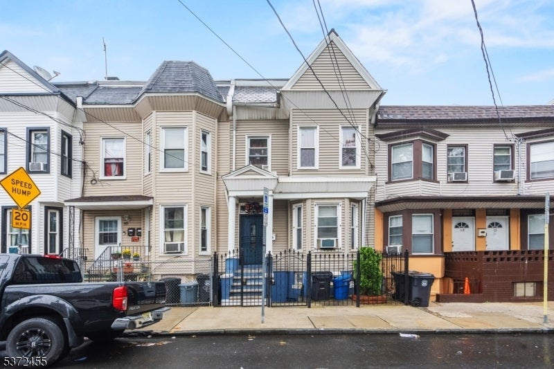 Photo of Listing #3976059