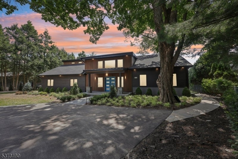 Photo of Listing #3976707