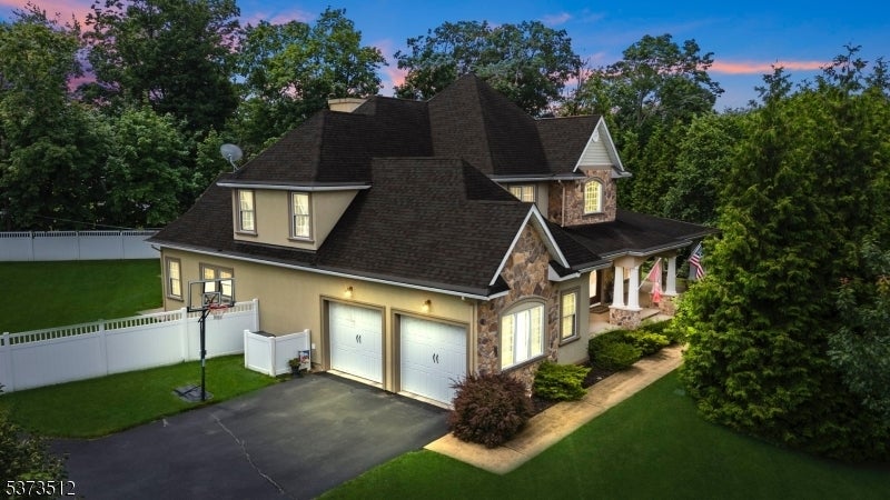 Photo of Listing #3976889