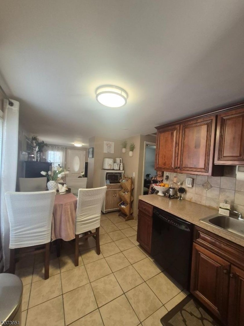 Photo of Listing #3977341