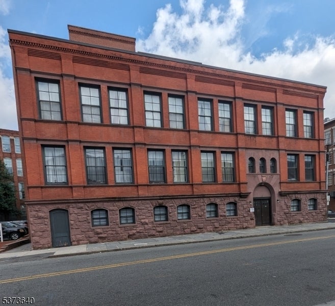 Photo of Listing #3977637