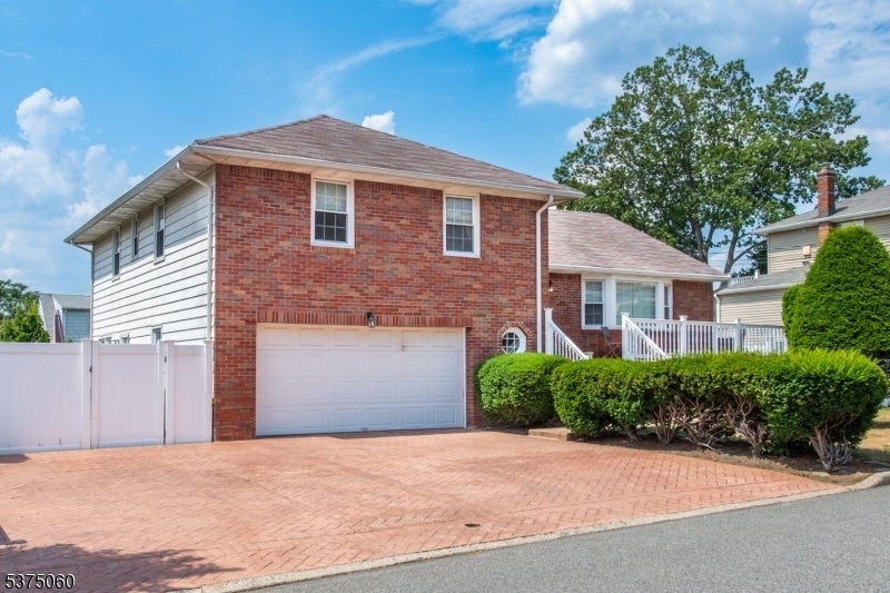 Photo of Listing #3978489