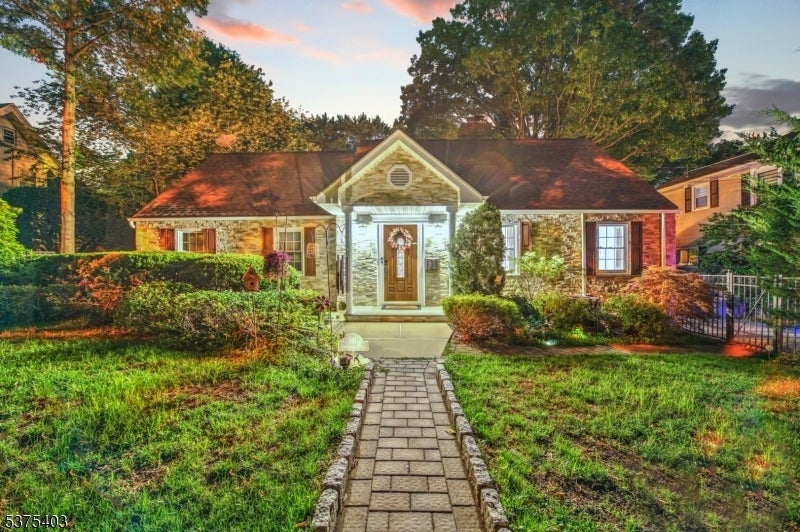 181 Lakeview Avenue, Leonia Boro